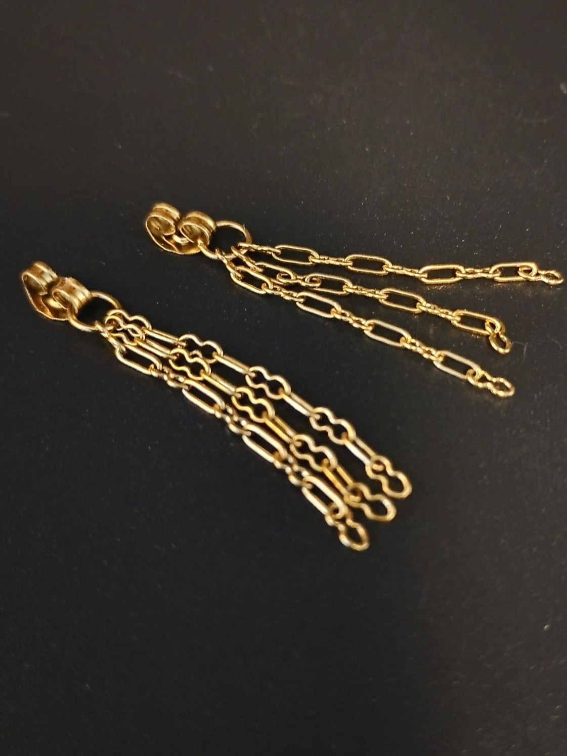 Gabbi Ørestikker med behind ear lås, 18 karats forgyldt stål