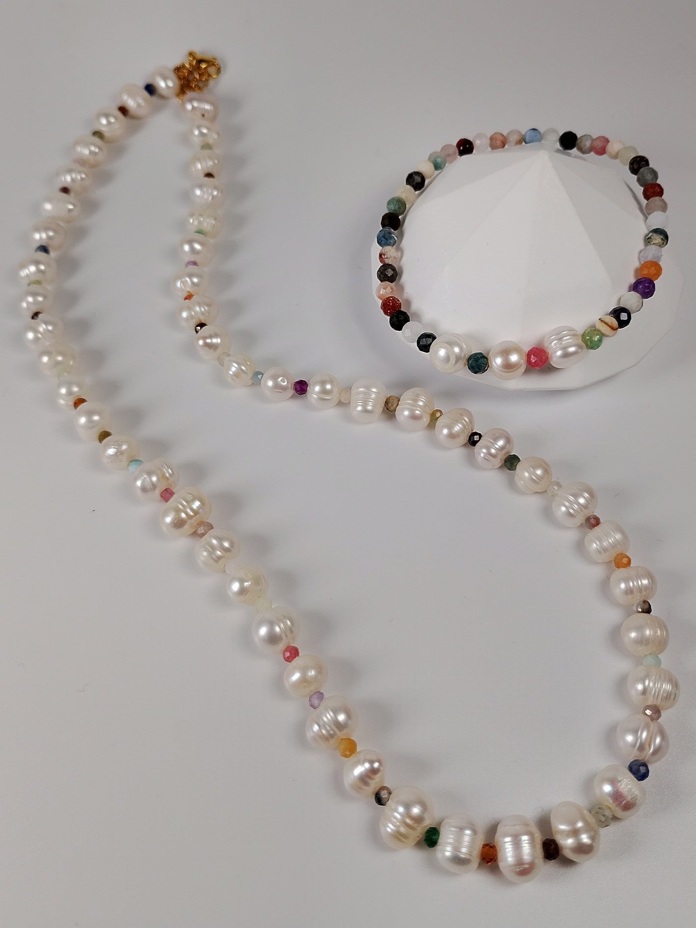 Halvædelstens perle armbånd