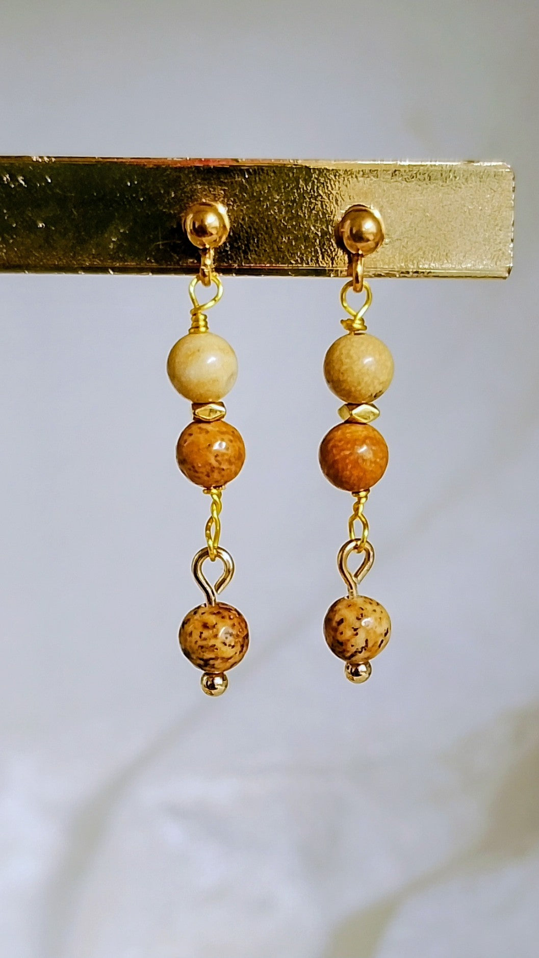 Unikke øreringe med halvædelsten