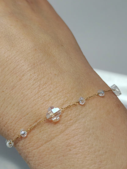 Vandfast armbånd med facetteret glas blomster og perler