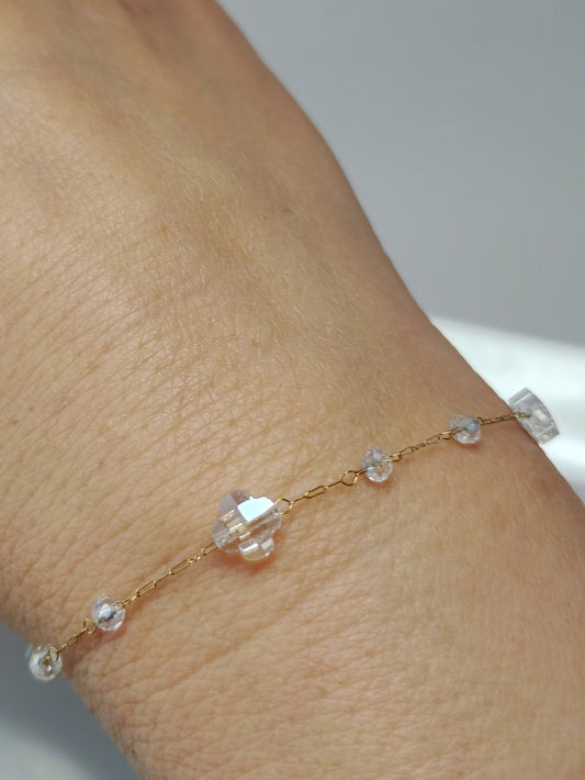 Vandfast armbånd med facetteret glas blomster og perler