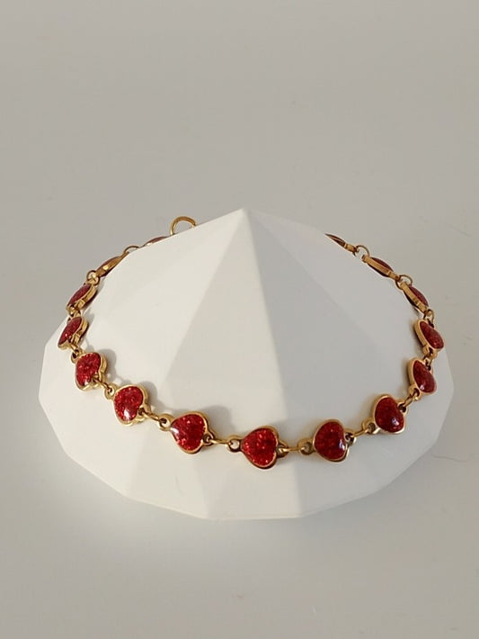 Vandfast armbånd med røde emalje hjerter