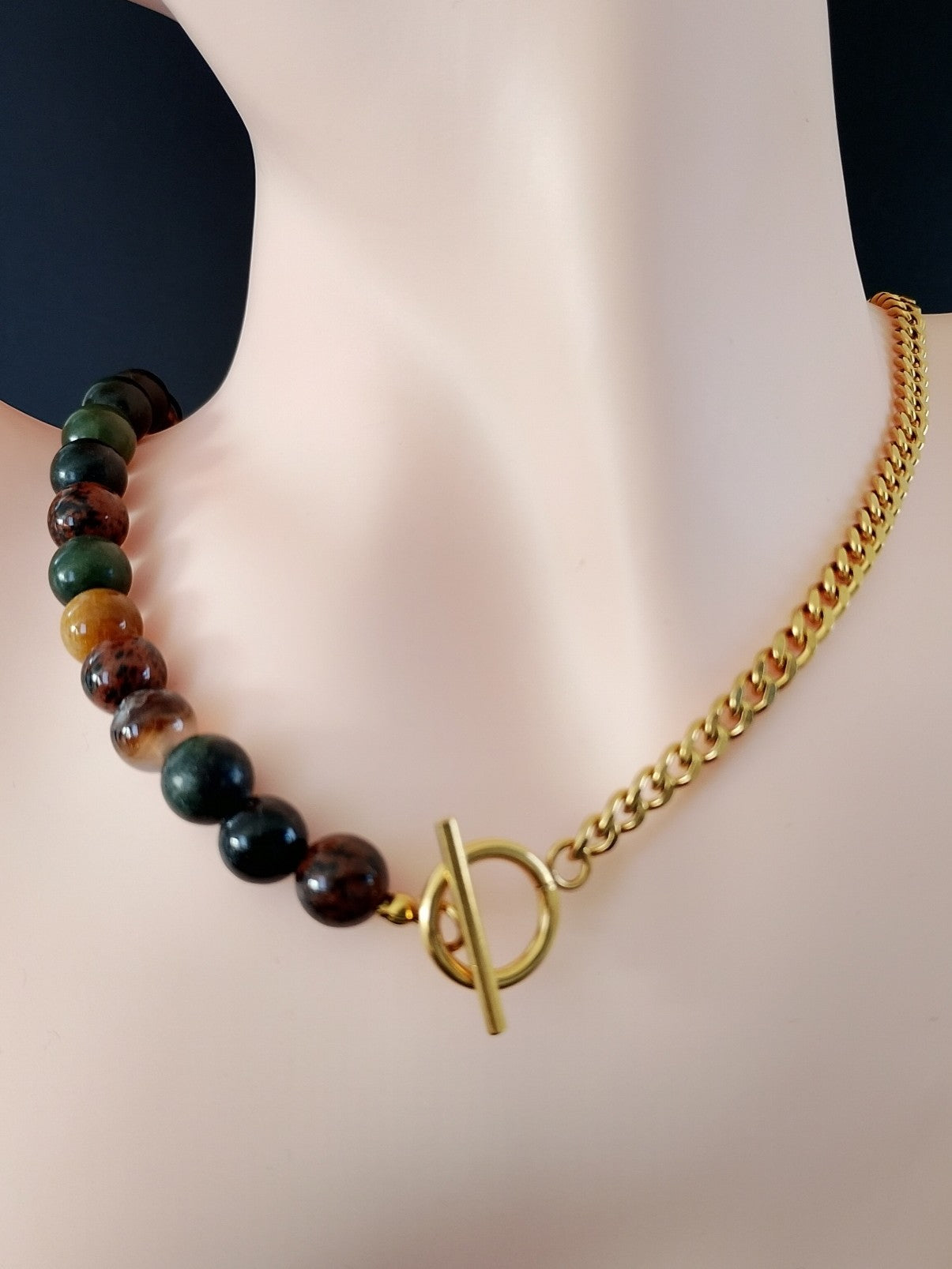 Perle halskæde med halvædelsten og vandfast kæde