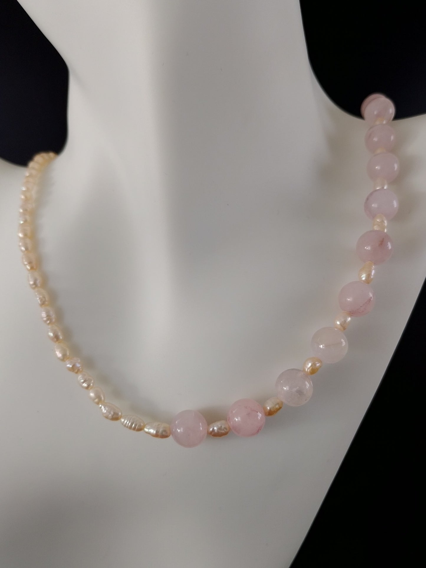 Perle halskæde med dobbelt udtryk