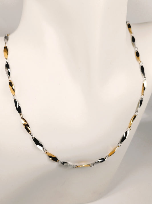 Vandfast to farvet halskæde